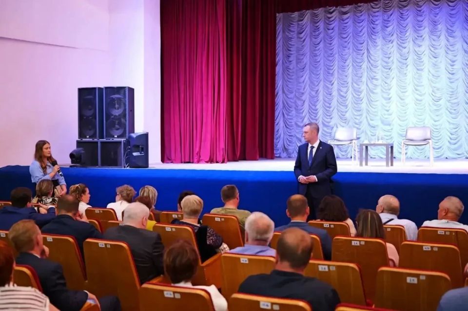 Роман Бусаргин: В Хвалынске побывал в гостях у семьи участника СВО Алексея Роман Бусаргин: В Хвалынске побывал в гостях у семьи участника СВО Алексея