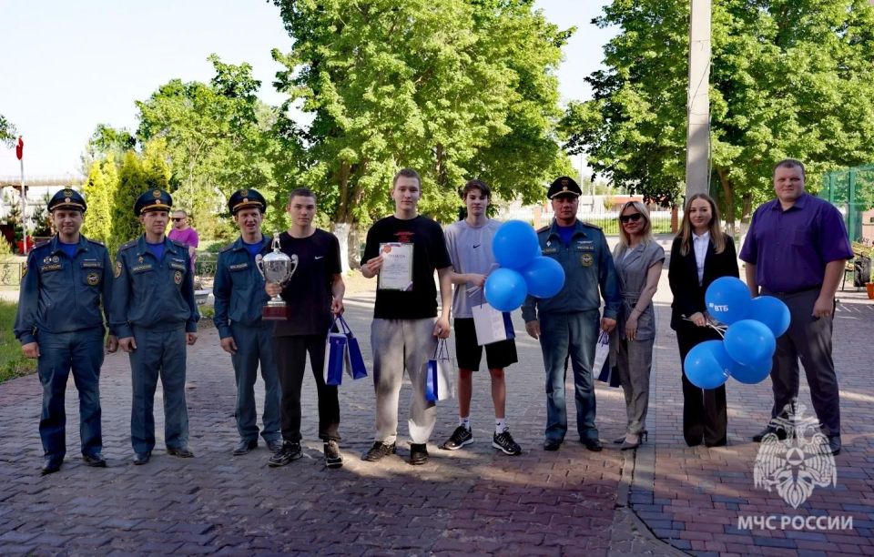 В Балакове профессиональные огнеборцы и школьники соревновались в пожарно-спасательном спорте В Балакове профессиональные огнеборцы и школьники соревновались в пожарно-спасательном спорте