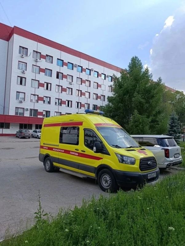 Ребенка с сильными ожогами после удара током вертолетом из Саратова доставили в Нижний Новгород Ребенка с сильными ожогами после удара током вертолетом из Саратова доставили в Нижний Новгород