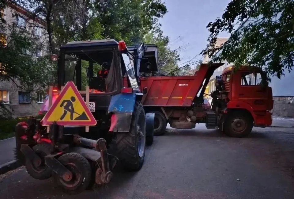 Продолжаются работы по благоустройству Продолжаются работы по благоустройству