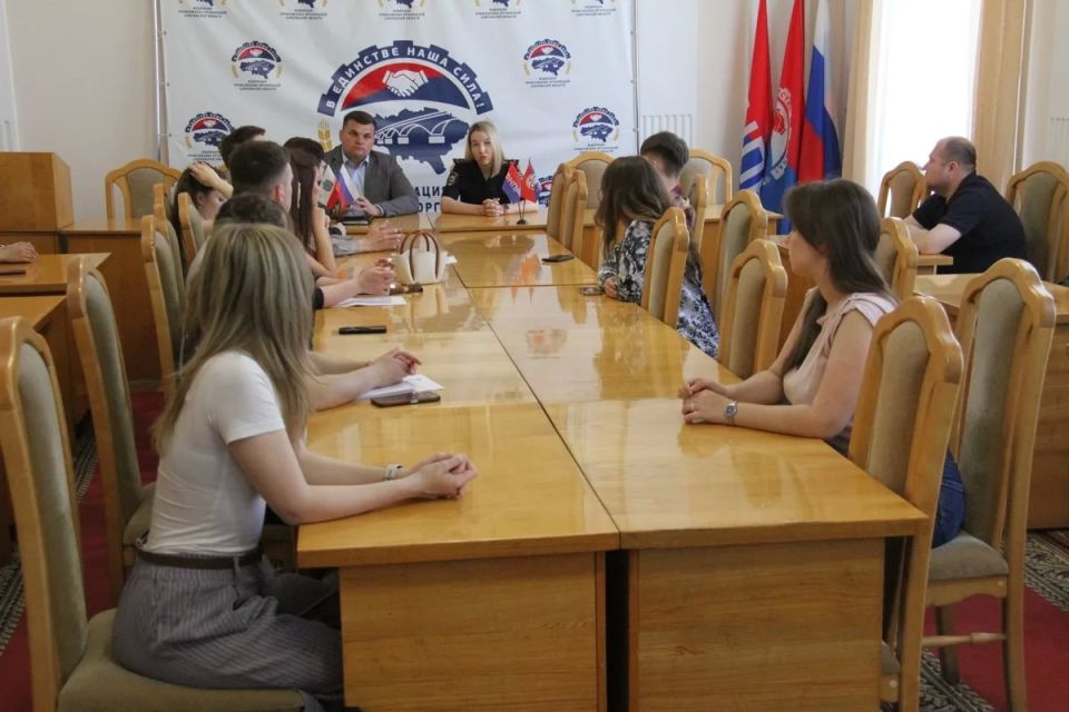 В Саратове полицейские и общественники провели для представителей профсоюзов мероприятие по профилактике киберпреступлений В Саратове полицейские и общественники провели для представителей профсоюзов мероприятие по профилактике киберпреступлений