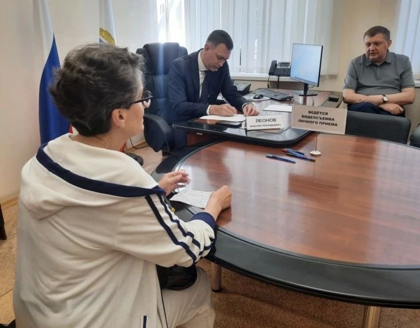 По поручению губернатора Романа Бусаргина вместе с заместителями и руководителями профильных комитетов провел личный прием граждан По поручению губернатора Романа Бусаргина вместе с заместителями и руководителями профильных комитетов провел личный прием граждан