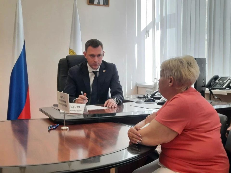 По поручению губернатора Романа Бусаргина вместе с заместителями и руководителями профильных комитетов провел личный прием граждан По поручению губернатора Романа Бусаргина вместе с заместителями и руководителями профильных комитетов провел личный прием граждан