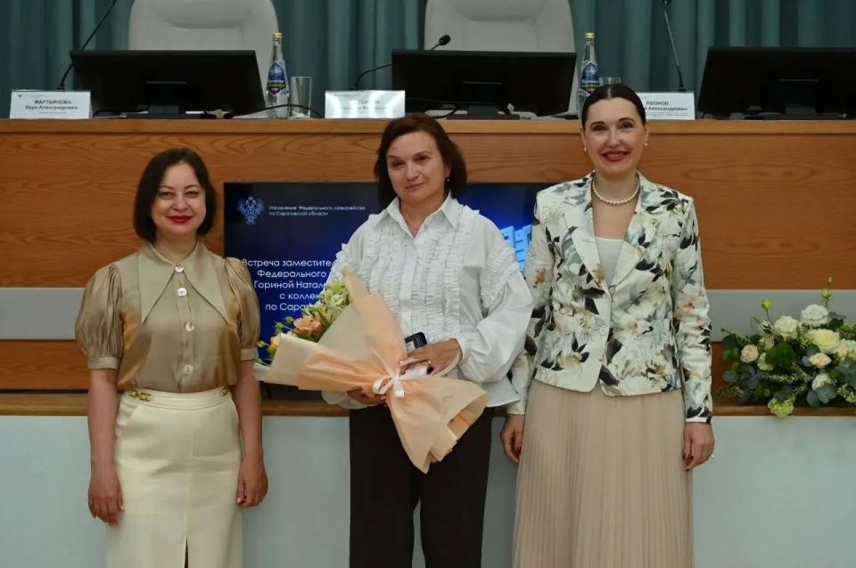 Заместитель руководителя Федерального казначейства Наталия Михайловна Горина посетила с рабочим визитом Саратовскую область и провела встречу с коллективом УФК по Саратовской области Заместитель руководителя Федерального казначейства Наталия Михайловна Горина посетила с рабочим визитом Саратовскую область и провела встречу с коллективом УФК по Саратовской области