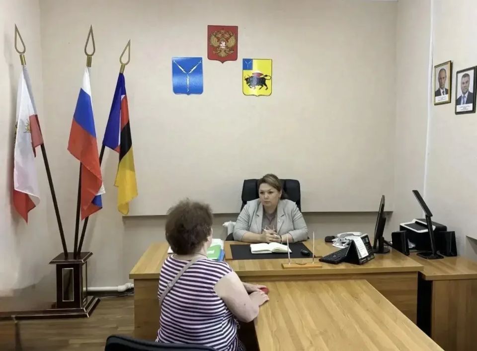 По поручению губернатора Романа Бусаргина вместе с заместителями и руководителями профильных комитетов провел личный прием граждан По поручению губернатора Романа Бусаргина вместе с заместителями и руководителями профильных комитетов провел личный прием граждан