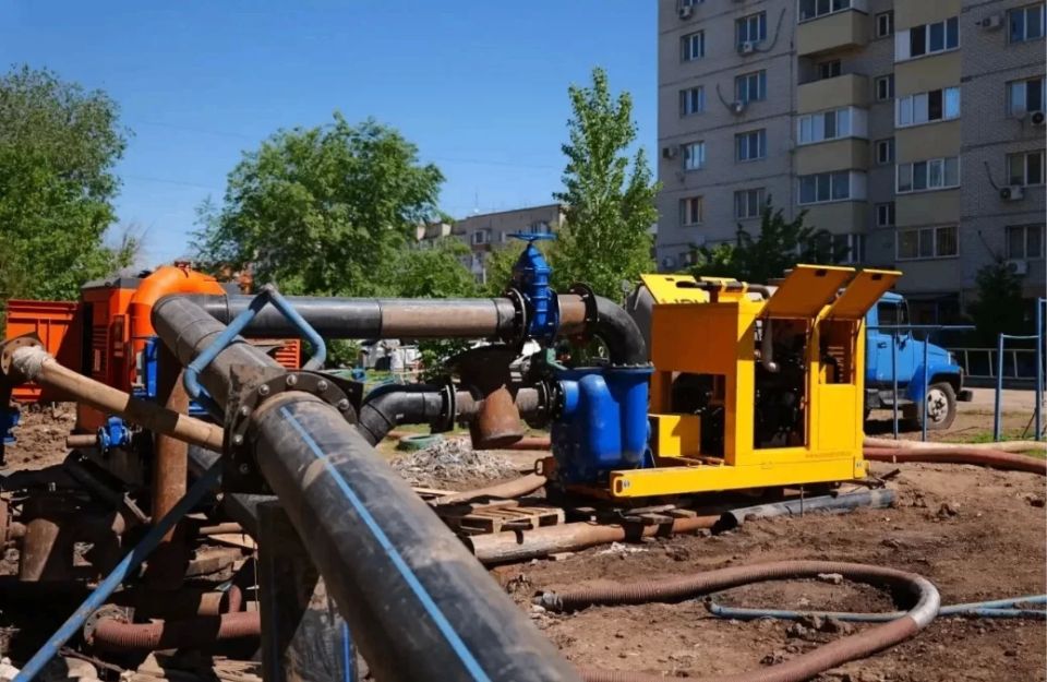В Энгельсе продолжаются аварийно-восстановительные работы на канализационном коллекторе В Энгельсе продолжаются аварийно-восстановительные работы на канализационном коллекторе