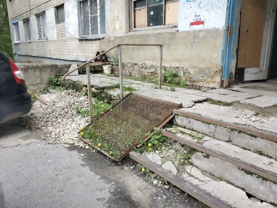 Инспекторы жилищного контроля проверяют состояние многоквартирных домов Инспекторы жилищного контроля проверяют состояние многоквартирных домов