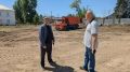 У дома медиков началось строительство сквера