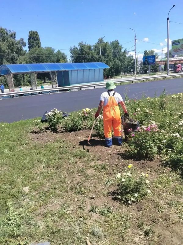 Коммунальные службы наводят порядок на улицах города Балаково ежедневно Коммунальные службы наводят порядок на улицах города Балаково ежедневно