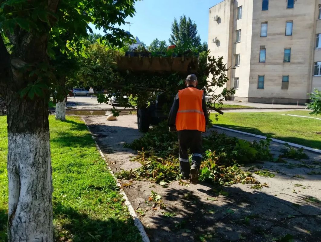 В городе продолжаются работы по благоустройству В городе продолжаются работы по благоустройству