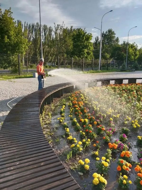 Коммунальные службы наводят порядок на улицах города Балаково ежедневно Коммунальные службы наводят порядок на улицах города Балаково ежедневно