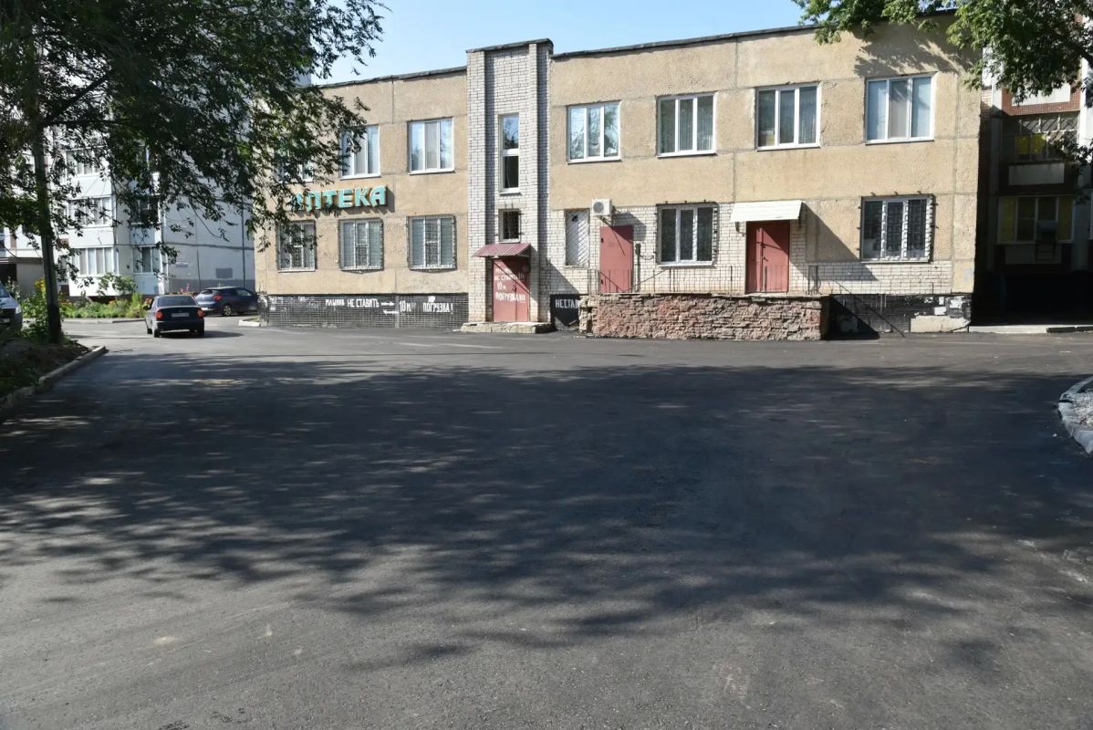 На улице Братьев Захаровых завершены работы по ремонту дворовой территории На улице Братьев Захаровых завершены работы по ремонту дворовой территории