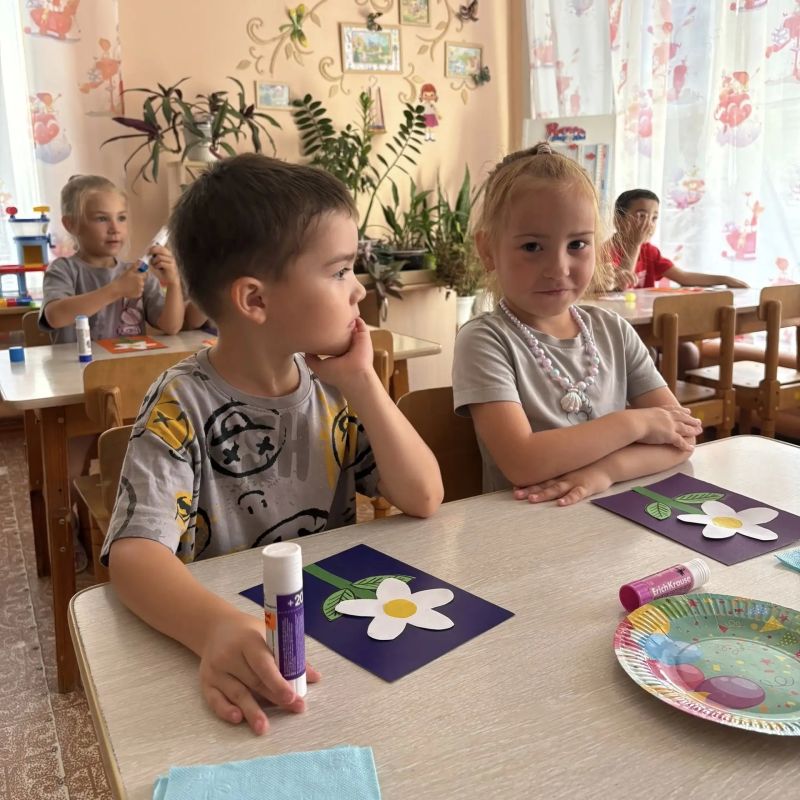 В преддверии Дня семьи, любви и верности сотрудники полиции совместно с председателем Общественного совета при МО МВД России "Новоузенский" организовали для воспитанников детского сада №4 «Дружба» увлекательное мероприятие... В преддверии Дня семьи, любви и верности сотрудники полиции совместно с председателем Общественного совета при МО МВД России "Новоузенский" организовали для воспитанников детского сада №4 «Дружба» увлекательное мероприятие...