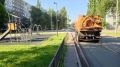 Уборка города. Коммунальные службы осуществляют уборку дорог и тротуаров, мойку и ремонт остановочных павильонов, уход за зелеными зонами, подбор мусора, а также ремонт дорожных знаков и ограждений
