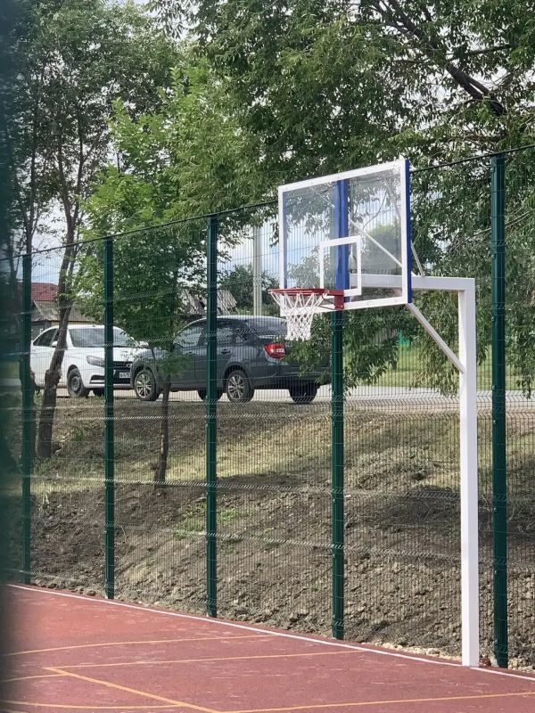 В Хвалынске поставили универсальную спортивную площадку благодаря нацпроекту В Хвалынске поставили универсальную спортивную площадку благодаря нацпроекту