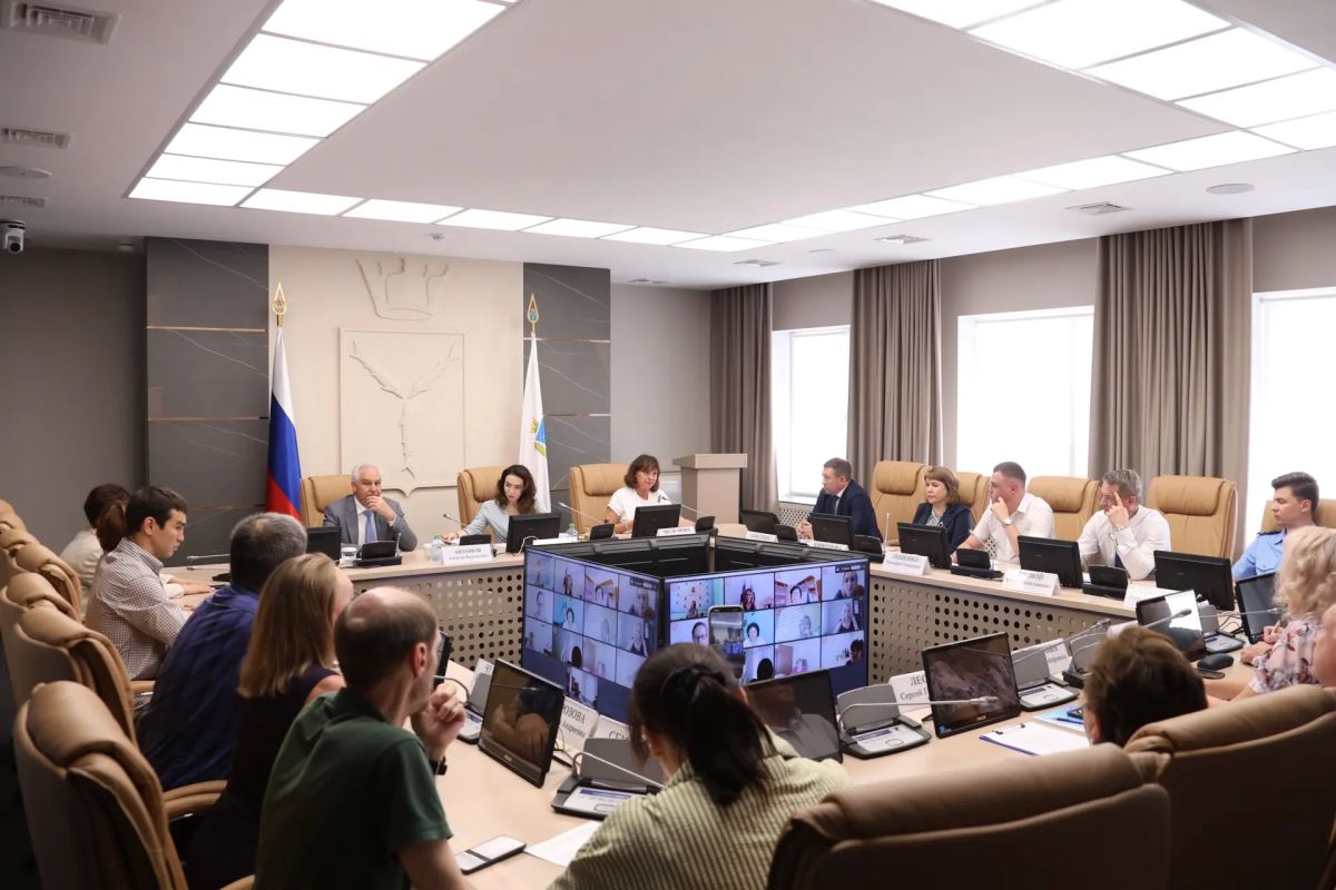 Сегодня состоялись рабочие совещания двух комитетов и заседание Общественного совета при Саратовской областной Думе: Сегодня состоялись рабочие совещания двух комитетов и заседание Общественного совета при Саратовской областной Думе: