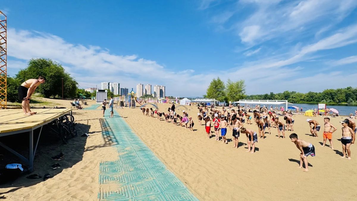 Спортивное утро Энгельсском городском пляже Сегодня, в солнечный день, жители и гости Энгельса смогли насладиться активным отдыхом на свежем воздухе Спортивное утро Энгельсском городском пляже Сегодня, в солнечный день, жители и гости Энгельса смогли насладиться активным отдыхом на свежем воздухе