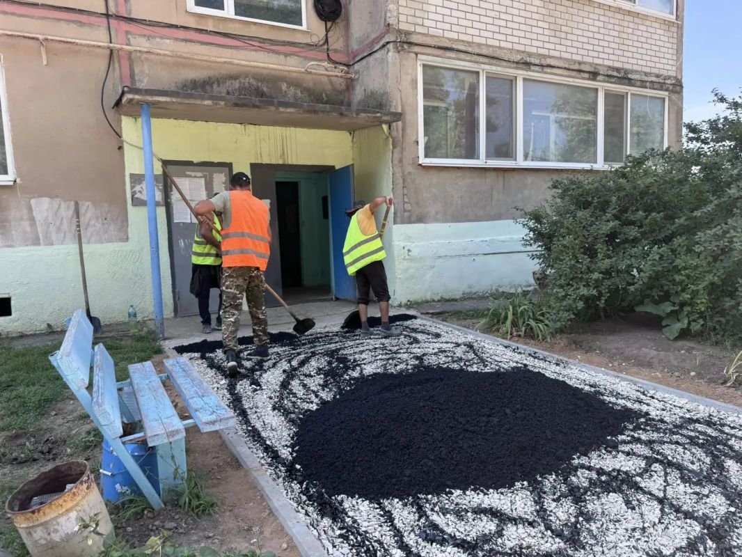 Проконтролировал ход ремонта дворовых территорий на улице Приозерной в поселке Дом отдыха «Ударник» Красноярского муниципального образования Проконтролировал ход ремонта дворовых территорий на улице Приозерной в поселке Дом отдыха «Ударник» Красноярского муниципального образования