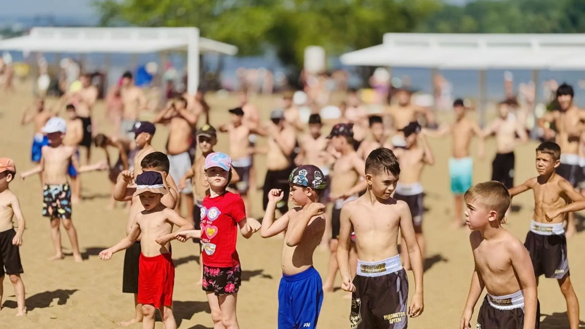 Спортивное утро Энгельсском городском пляже Сегодня, в солнечный день, жители и гости Энгельса смогли насладиться активным отдыхом на свежем воздухе Спортивное утро Энгельсском городском пляже Сегодня, в солнечный день, жители и гости Энгельса смогли насладиться активным отдыхом на свежем воздухе