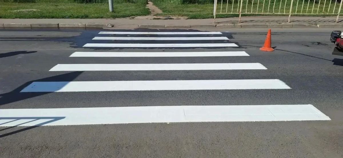 В условиях установившейся погоды на особом контроле - соблюдение графика полива зелёных насаждений в парках и скверах города В условиях установившейся погоды на особом контроле - соблюдение графика полива зелёных насаждений в парках и скверах города