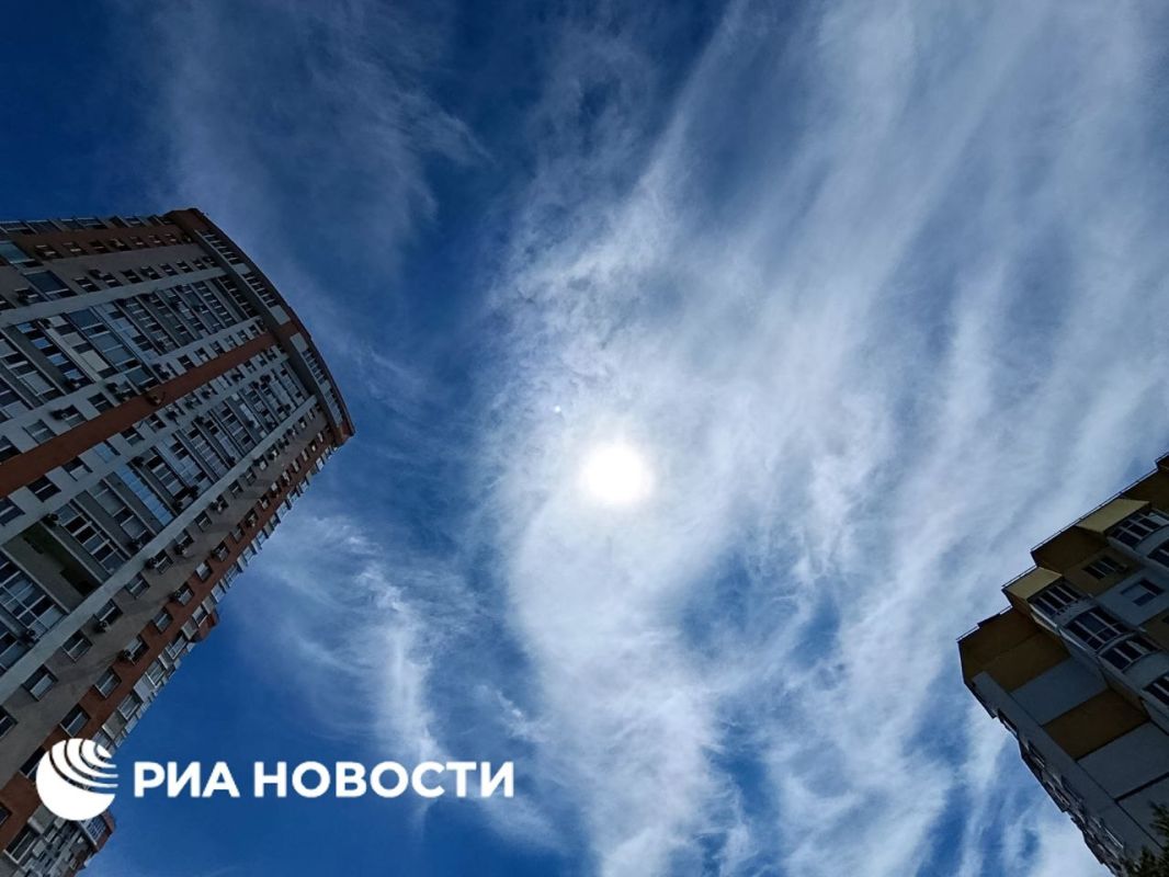Вот такой эффект гало было видно в небе над Саратовской областью Вот такой эффект гало было видно в небе над Саратовской областью