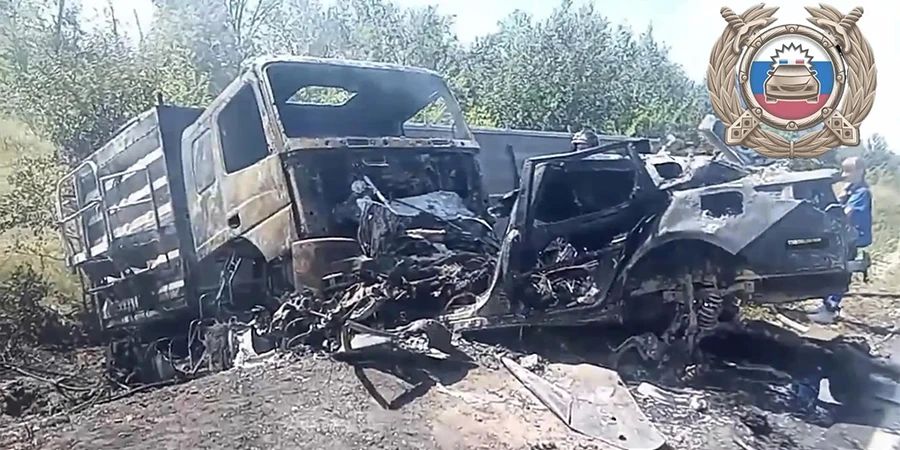 В Балаковском районе легковушка и грузовик сгорели после ДТП