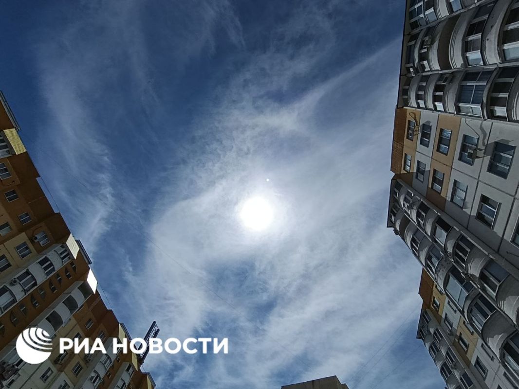 Вот такой эффект гало было видно в небе над Саратовской областью Вот такой эффект гало было видно в небе над Саратовской областью