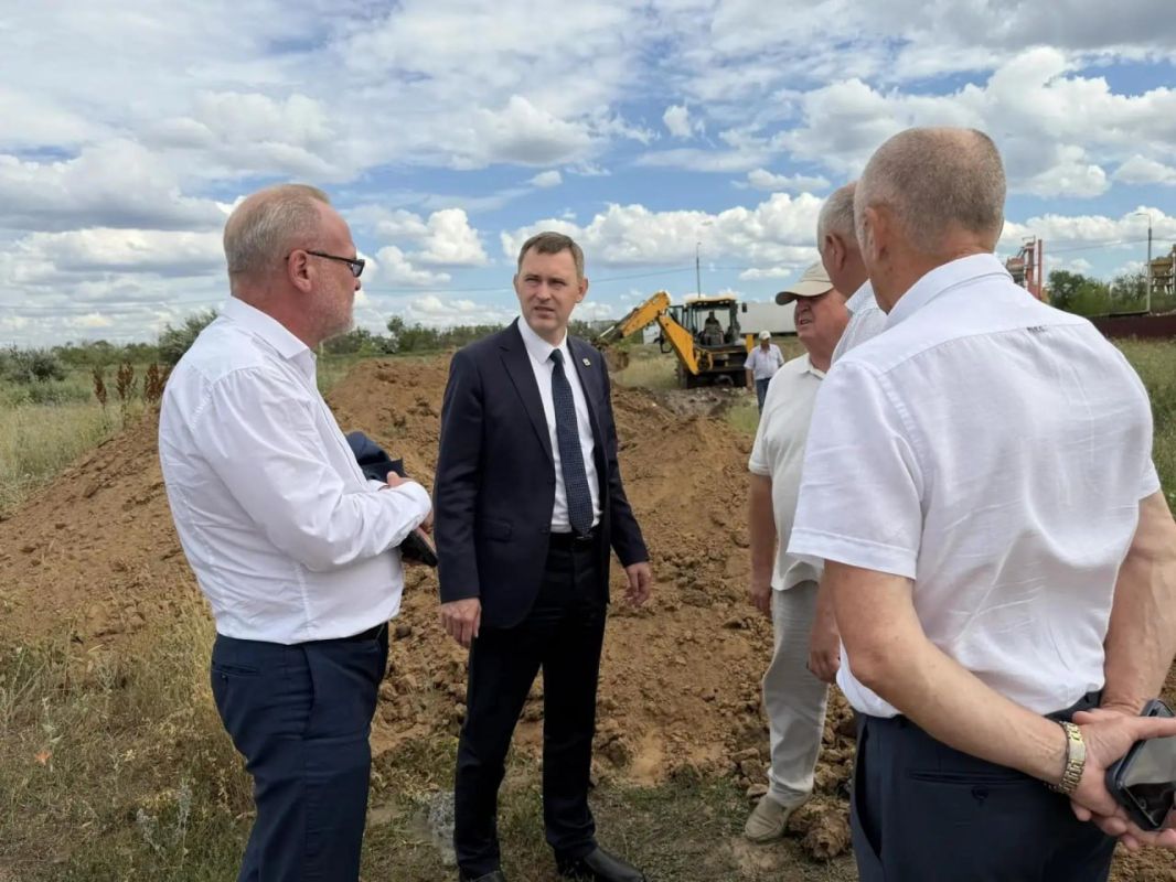 Этим летом на участках в поселке Базальт-2, где строят дома наши многодетные семьи, появится центральное водоснабжение Этим летом на участках в поселке Базальт-2, где строят дома наши многодетные семьи, появится центральное водоснабжение