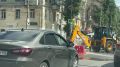В эти минуты на Радищева и Провиантской бьет фонтан
