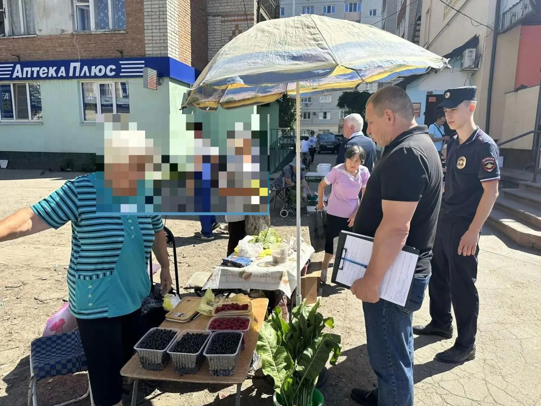 По поручению главы Энгельсского района Максима Леонова специалисты управления муниципального контроля и административной практики продолжают борьбу с незаконной торговлей По поручению главы Энгельсского района Максима Леонова специалисты управления муниципального контроля и административной практики продолжают борьбу с незаконной торговлей