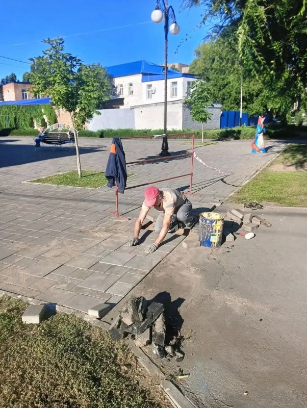 В Балаково в ежедневном режиме ведутся работы по благоустройству и очистке улиц В Балаково в ежедневном режиме ведутся работы по благоустройству и очистке улиц
