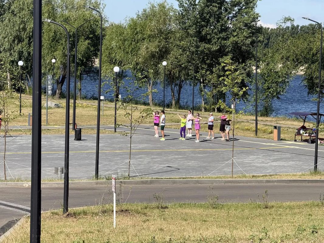 Прямо сейчас на новой набережной у моста Победы, которая была построена в Балаково по инициативе спикера Госдумы Вячеслава Володина Прямо сейчас на новой набережной у моста Победы, которая была построена в Балаково по инициативе спикера Госдумы Вячеслава Володина