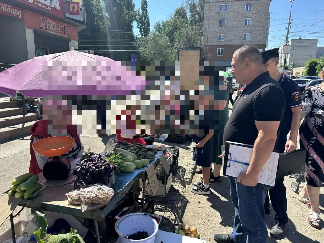 По поручению главы Энгельсского района Максима Леонова специалисты управления муниципального контроля и административной практики продолжают борьбу с незаконной торговлей По поручению главы Энгельсского района Максима Леонова специалисты управления муниципального контроля и административной практики продолжают борьбу с незаконной торговлей