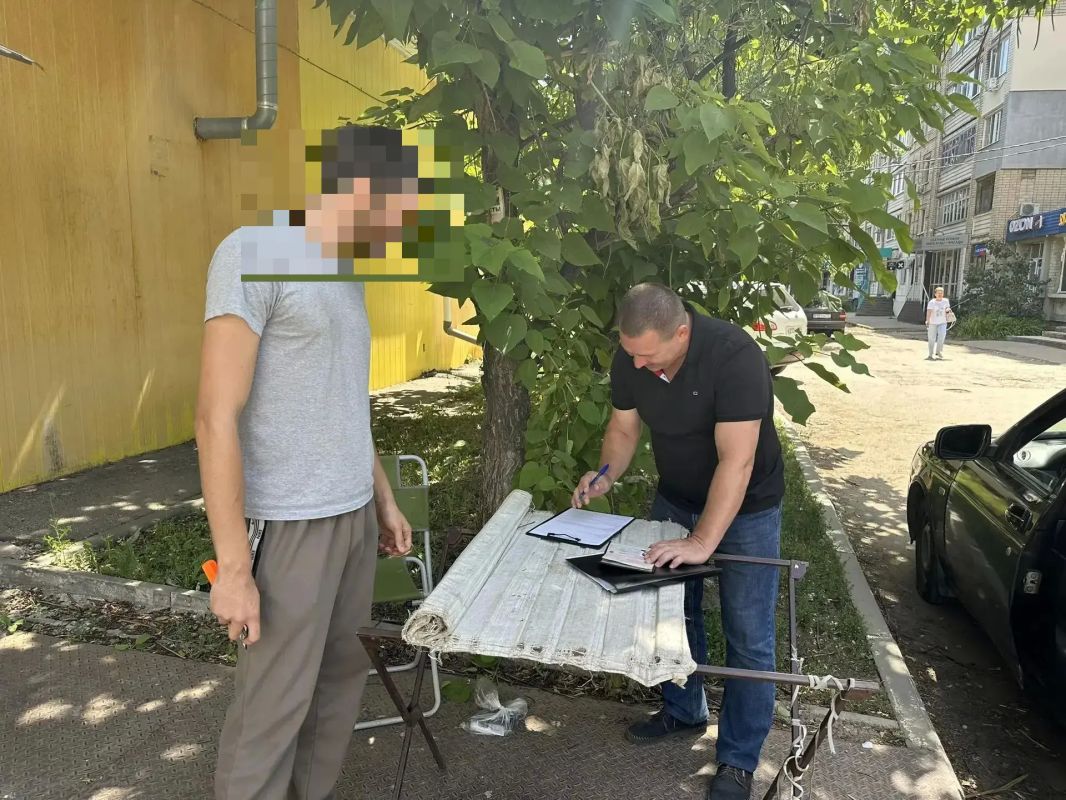 По поручению главы Энгельсского района Максима Леонова специалисты управления муниципального контроля и административной практики продолжают борьбу с незаконной торговлей По поручению главы Энгельсского района Максима Леонова специалисты управления муниципального контроля и административной практики продолжают борьбу с незаконной торговлей