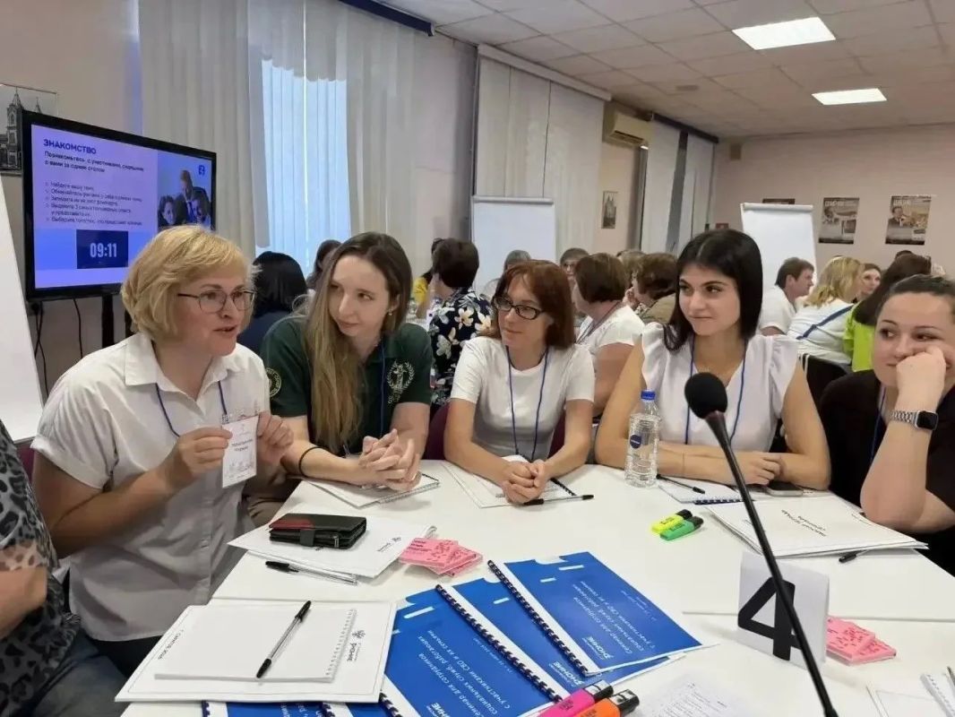Новые инструменты помощи: в Саратовской области обсудили поддержку участников СВО на семинаре Общества «Знание» Новые инструменты помощи: в Саратовской области обсудили поддержку участников СВО на семинаре Общества «Знание»