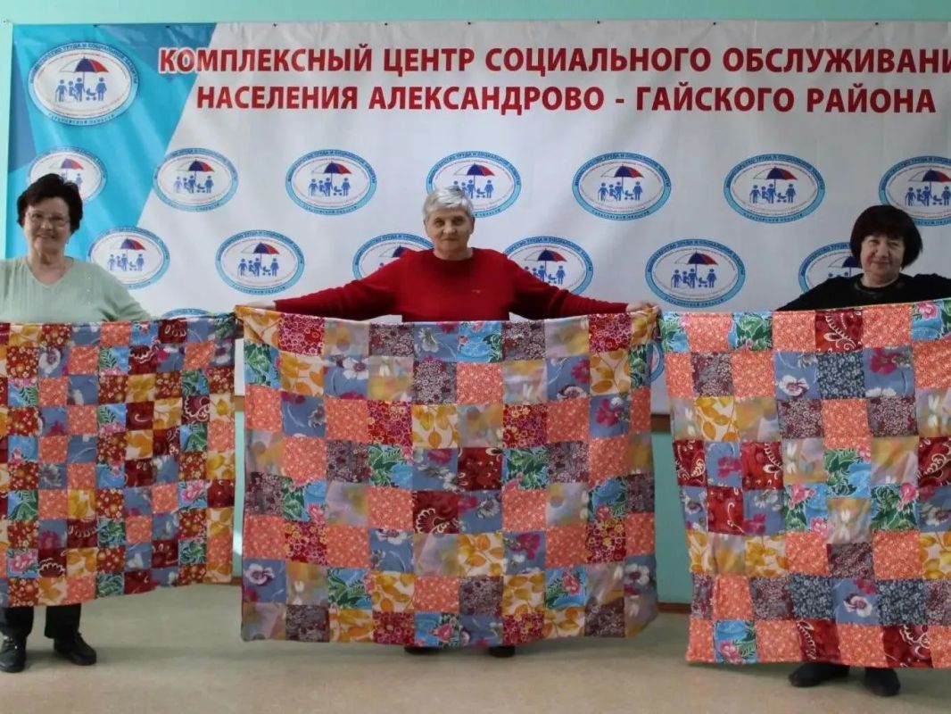 От остатков ткани – к одеялу доброты: старшие дарят тепло через рукоделие От остатков ткани – к одеялу доброты: старшие дарят тепло через рукоделие