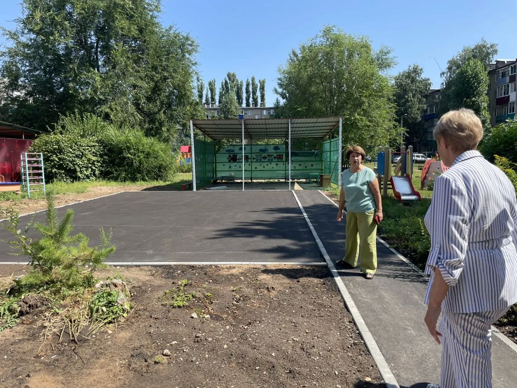 По поручению Председателя Госдумы Вячеслава Володина продолжаю контролировать ход ремонта территорий детских садов в городе Балаково По поручению Председателя Госдумы Вячеслава Володина продолжаю контролировать ход ремонта территорий детских садов в городе Балаково