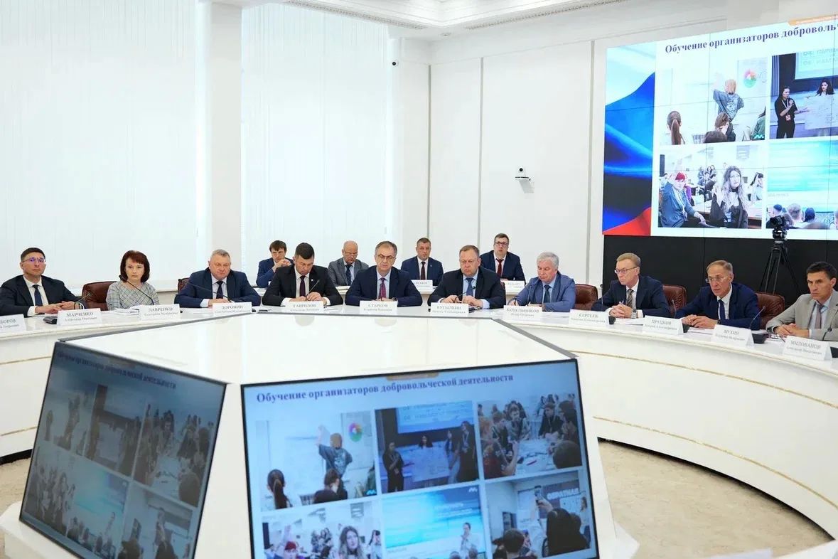 Губернатор Роман Бусаргин провел постоянно действующее совещание с заместителями председателя правительства, министрами, а также главами районов Губернатор Роман Бусаргин провел постоянно действующее совещание с заместителями председателя правительства, министрами, а также главами районов