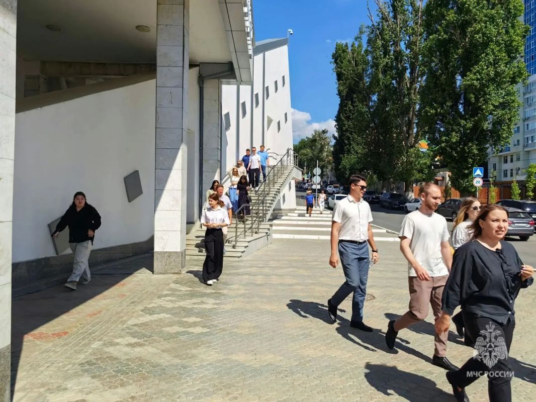 В Саратове прошли учения на юридической академии В Саратове прошли учения на юридической академии