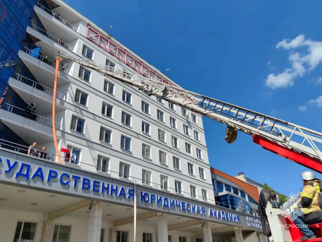 В Саратове прошли учения на юридической академии В Саратове прошли учения на юридической академии