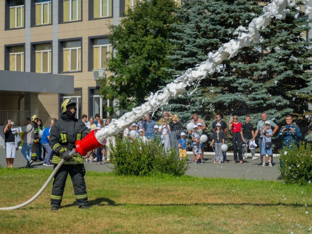 В Балаково полицейские приняли участие в масштабном профилактическом мероприятии по детской безопасности #БезопасныеКаникулы В Балаково полицейские приняли участие в масштабном профилактическом мероприятии по детской безопасности #БезопасныеКаникулы