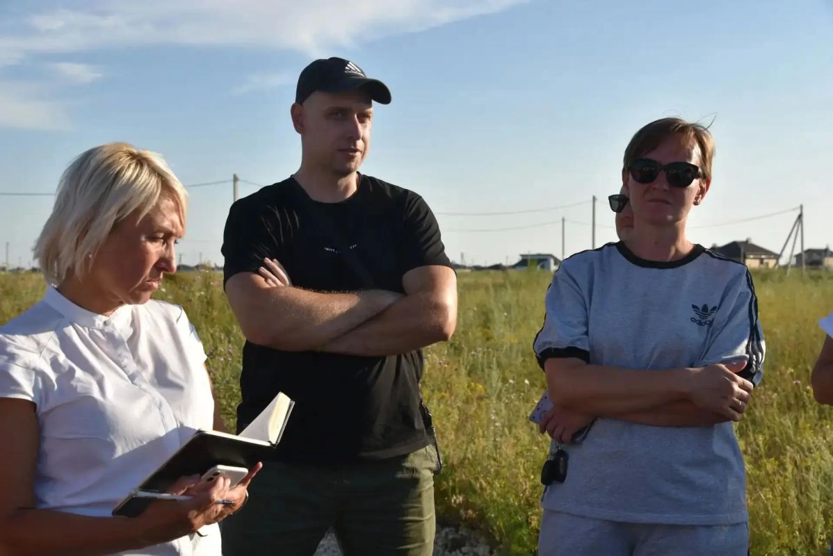 Провели встречу с представителями посёлка многодетных в Натальино Провели встречу с представителями посёлка многодетных в Натальино