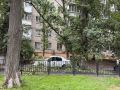 Машину завалило ветками. Сегодня утром в Саратове на улице Рахова, между Белоглинской и Шелковичной, порыв ветра оторвал с дерева крупные ветви