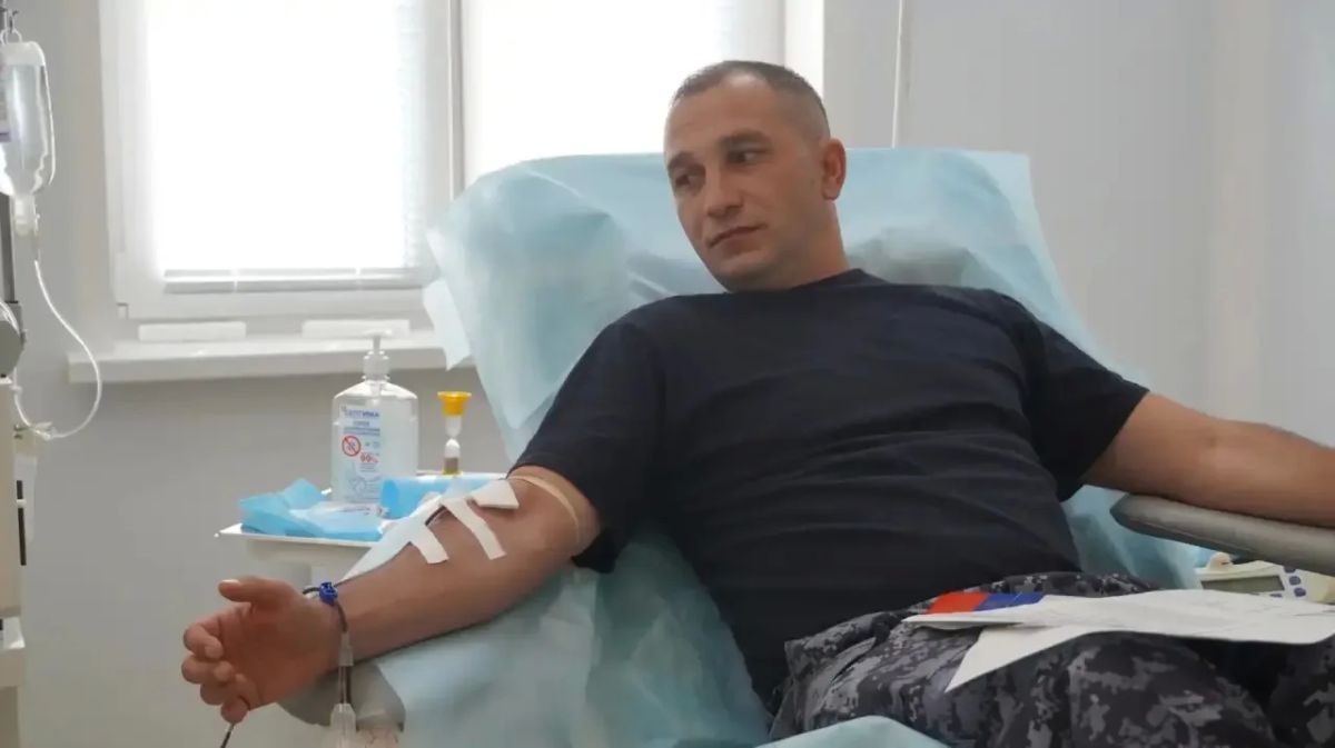 В Саратове росгвардейцы в очередной раз пополнили банк донорской крови, приняв участие в акции «От сердца к сердцу» В Саратове росгвардейцы в очередной раз пополнили банк донорской крови, приняв участие в акции «От сердца к сердцу»
