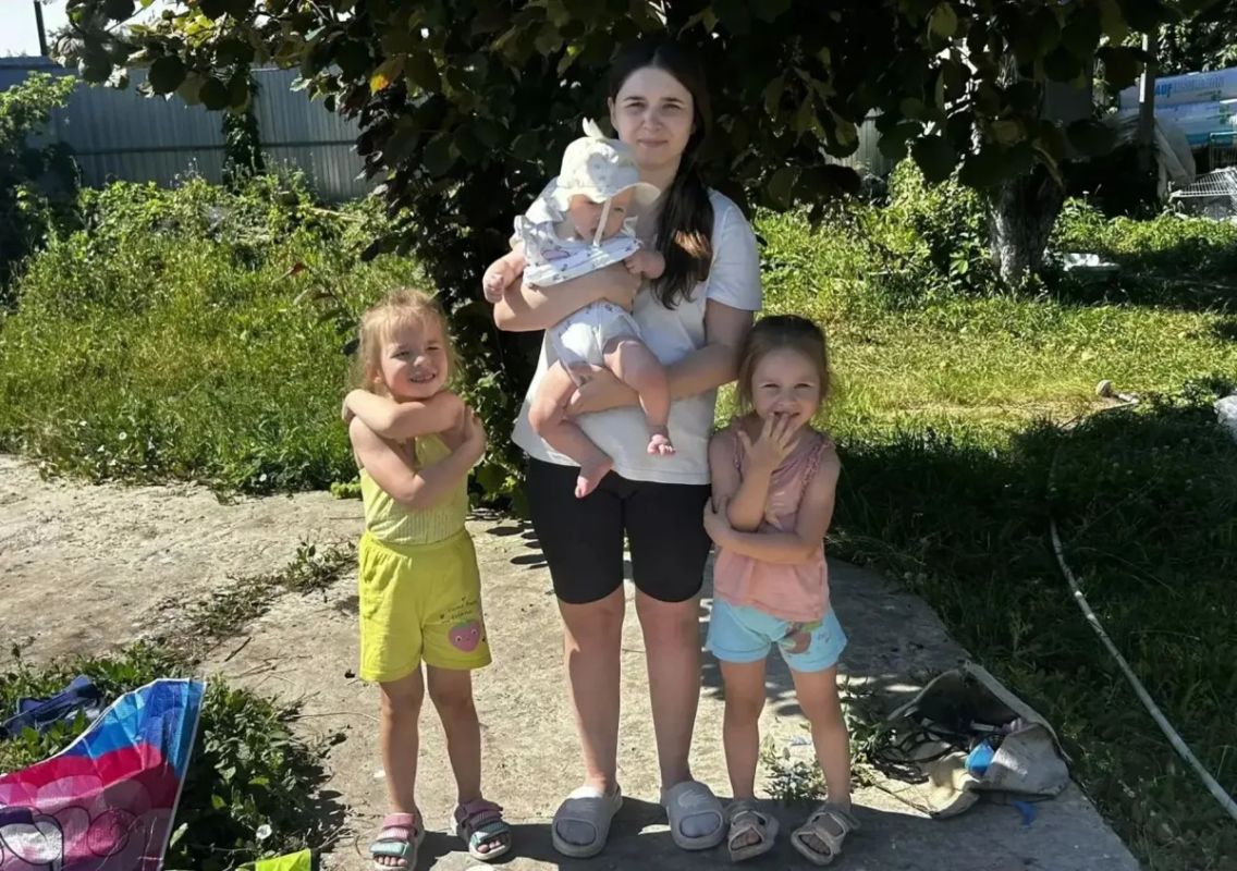 Пожар забрал всё, но не сломил: Андрей своими руками возвращает дом трём дочкам Пожар забрал всё, но не сломил: Андрей своими руками возвращает дом трём дочкам