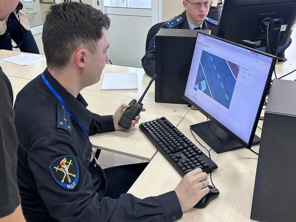 Сергей Лебедев поздравил победителей Всероссийского конкурса профмастерства среди следователей МВД России Сергей Лебедев поздравил победителей Всероссийского конкурса профмастерства среди следователей МВД России