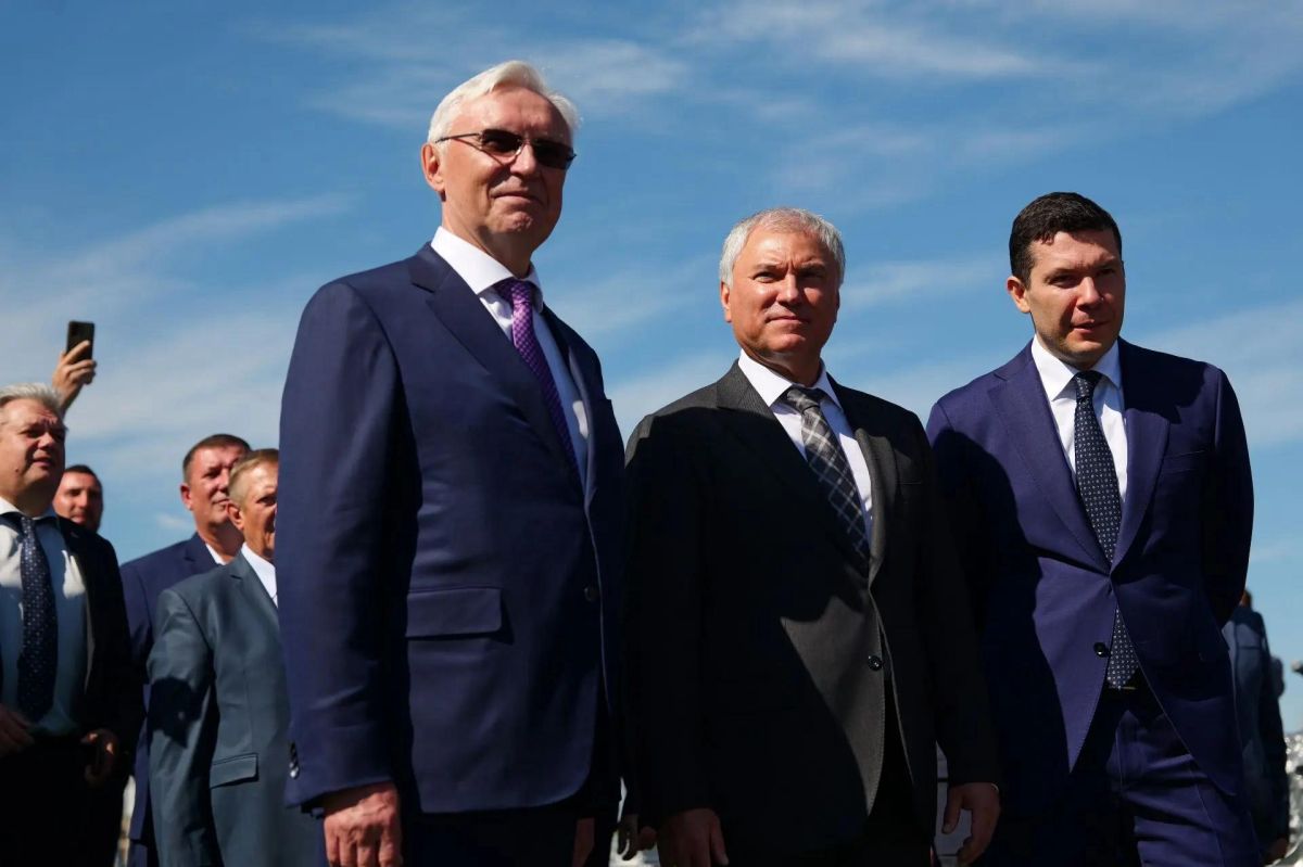 Председатель Госдумы Вячеслав Володин дал старт строительству современного цифрового предприятия по производству комплектующих для грузового автомобильного транспорта в Саратове Председатель Госдумы Вячеслав Володин дал старт строительству современного цифрового предприятия по производству комплектующих для грузового автомобильного транспорта в Саратове