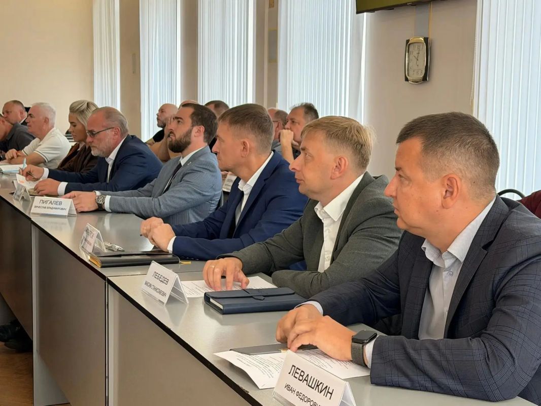 Вопрос озеленения городских территорий в осенний период обсудили на еженедельном штабе по благоустройству Вопрос озеленения городских территорий в осенний период обсудили на еженедельном штабе по благоустройству