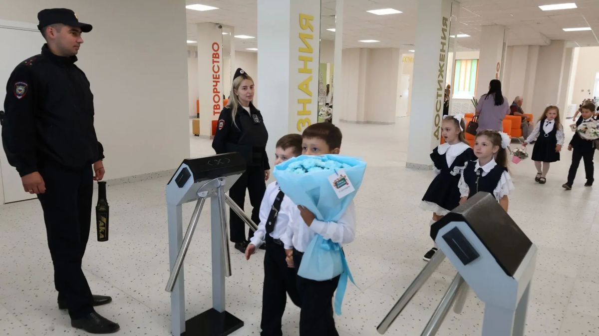 В Саратовской области в День знаний в около 900 образовательных учреждениях прошли праздничные мероприятия, посвященные началу учебного года В Саратовской области в День знаний в около 900 образовательных учреждениях прошли праздничные мероприятия, посвященные началу учебного года