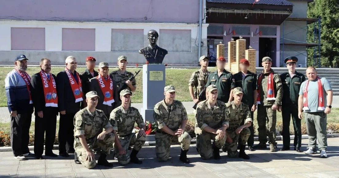 В Саратовской области военнослужащие и сотрудники Росгвардии почтили память бойцов, погибших при исполнении воинского и служебного долга В Саратовской области военнослужащие и сотрудники Росгвардии почтили память бойцов, погибших при исполнении воинского и служебного долга